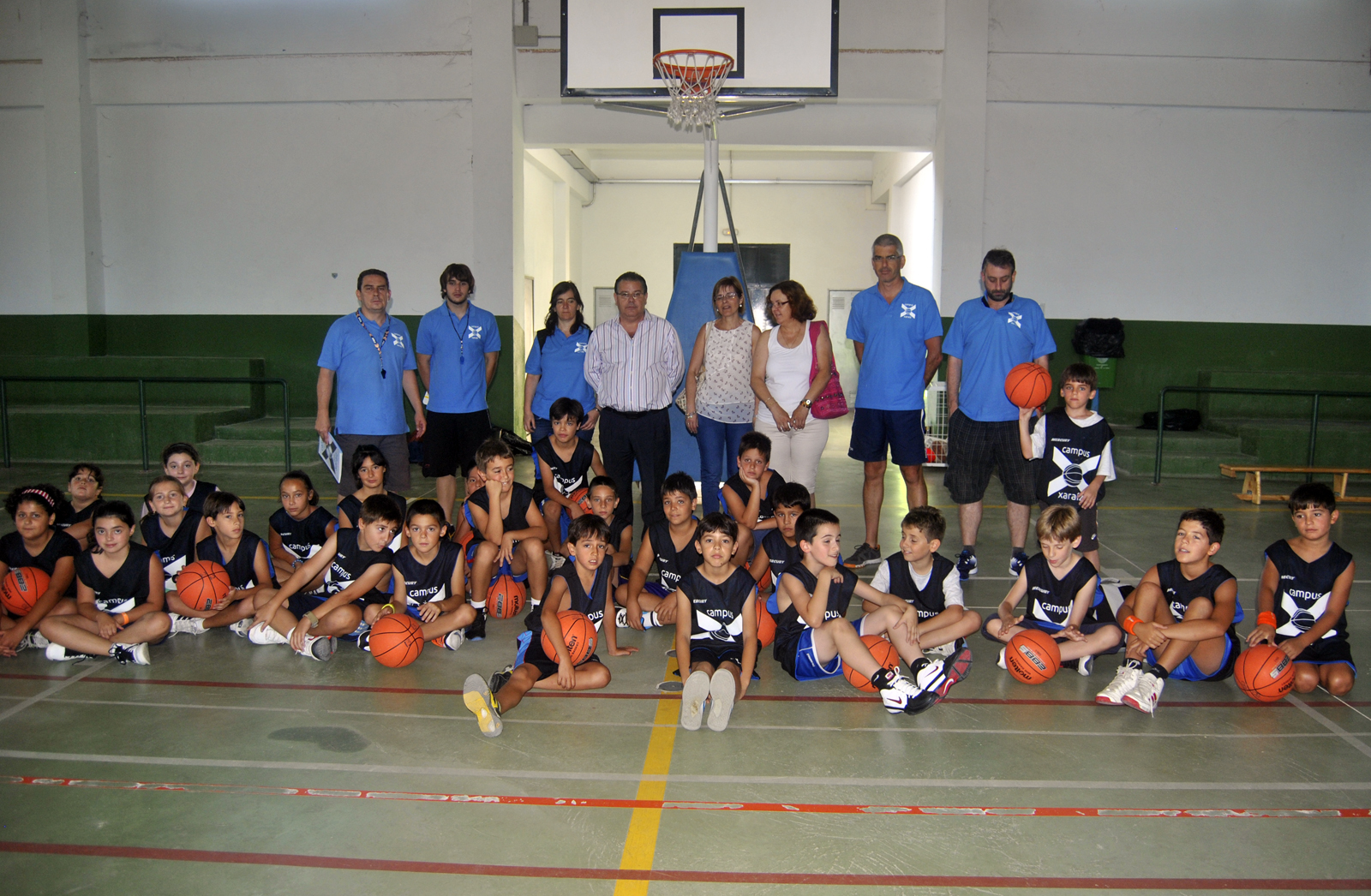 Ochenta niños de toda España participan en el campus de baloncesto Xaraíz